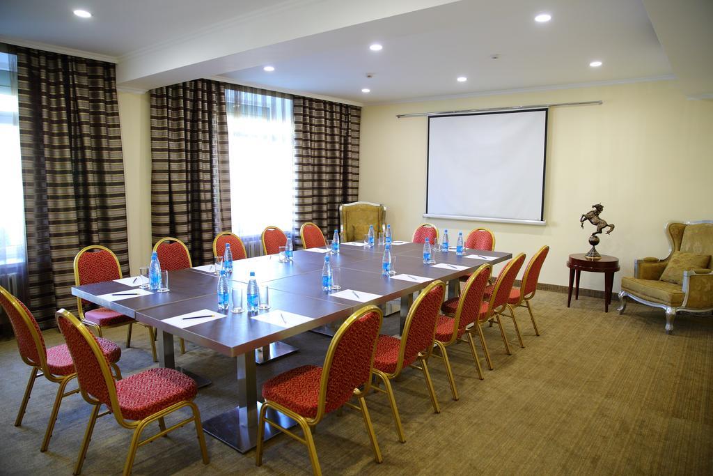 Park Hotel Bişkek Dış mekan fotoğraf