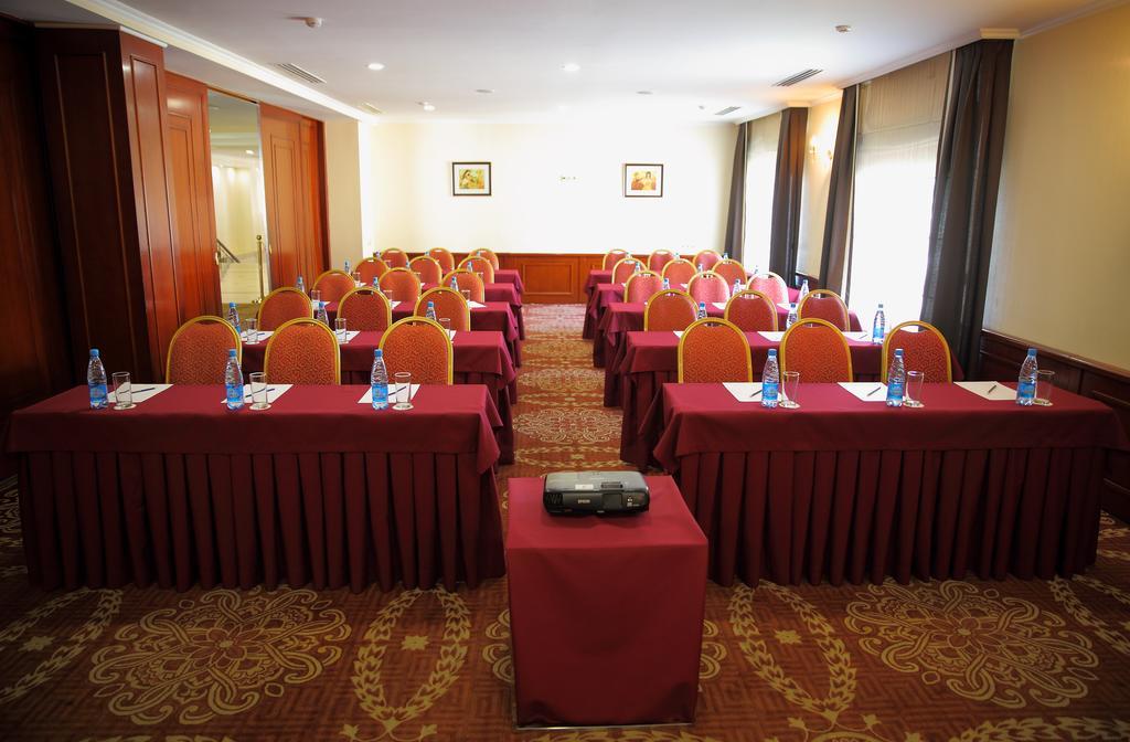 Park Hotel Bişkek Dış mekan fotoğraf