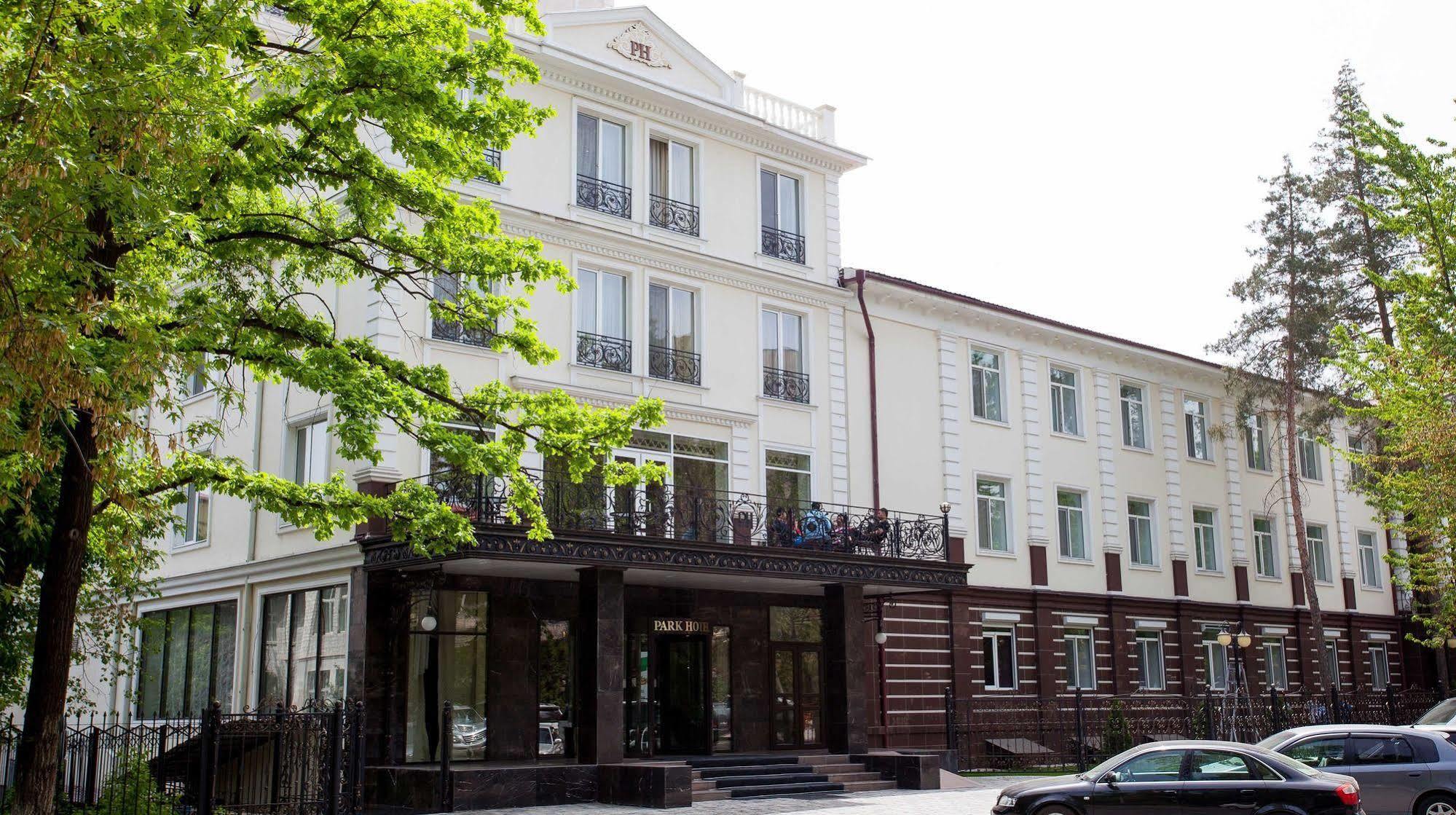 Park Hotel Bişkek Dış mekan fotoğraf