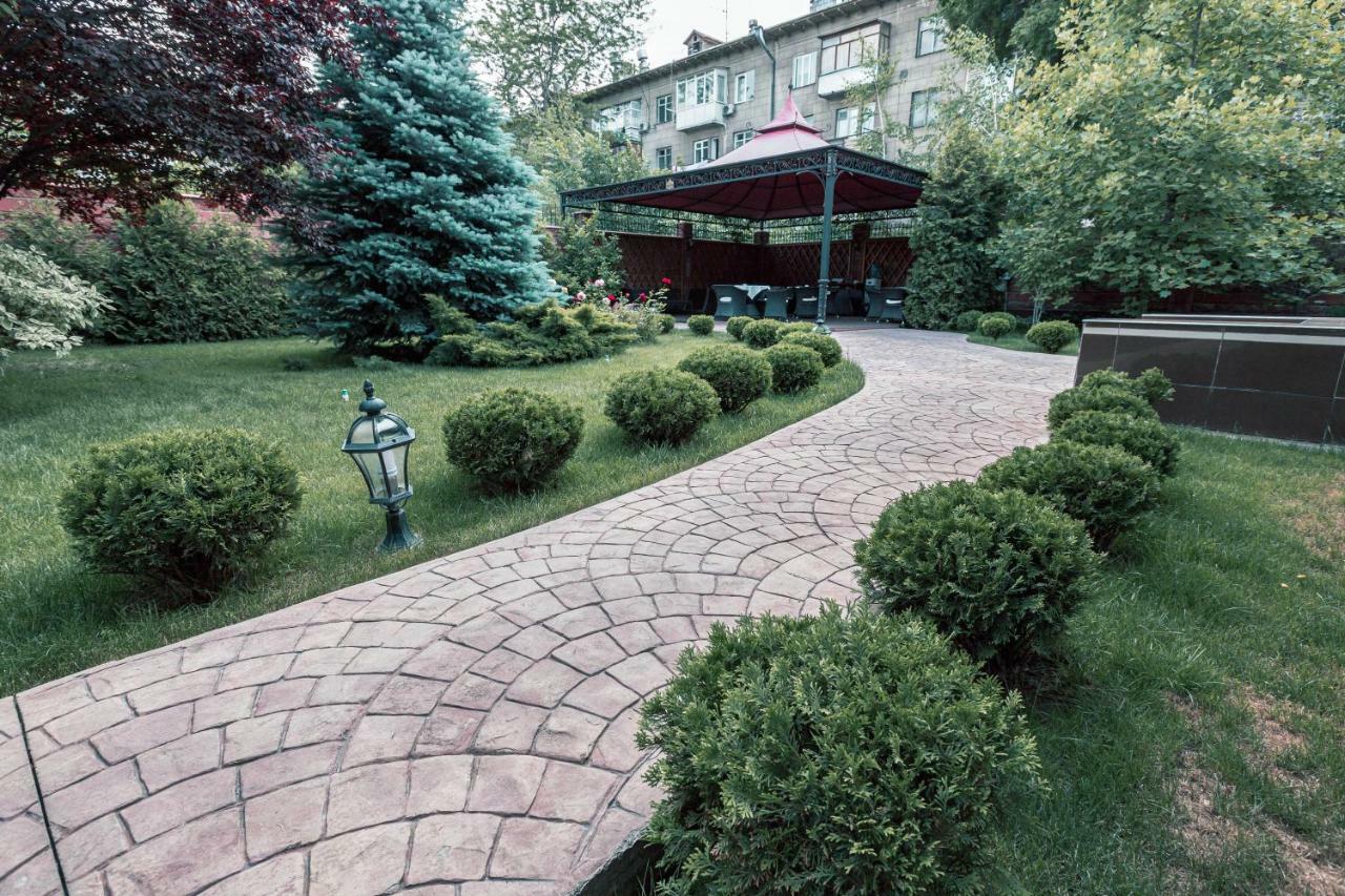 Park Hotel Bişkek Dış mekan fotoğraf